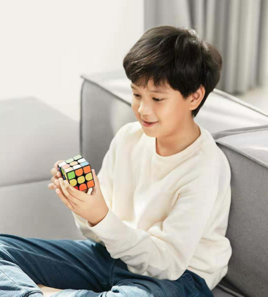 SmartCube - Bluetooth Smart-Solving Rubik's Cube
